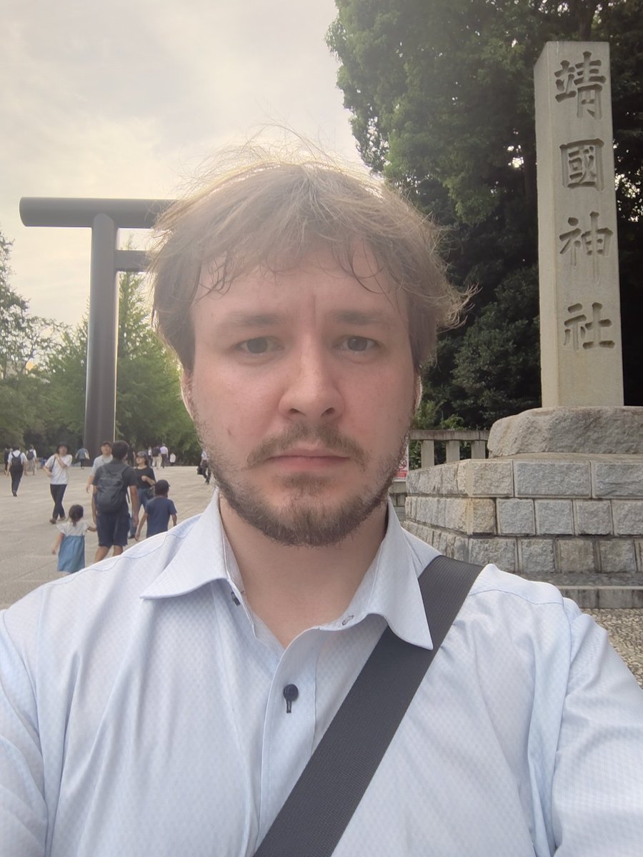 閉門まで間に合いました。
2013年（短期来日中）、2014年、2015年、2016年、2017年、2018年、2019年、2020年、2021年、2022年、2023年に続きまして、2024年の8月15日も靖国神社に参拝いたしました。
人生の3分の1、来日してから毎年例外なく、必ず参拝。今後も生きている限り、この日にこの場に行く