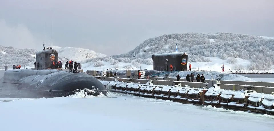 r116440's tweet photo. ⚓️🇷🇺 #Russia #navy Project 955 (NATO Borei I) class SSBN 'Vladimir Monomakh' (K-551) &amp; 'Yury Dolgorukiy' (K-535), Northern Fleet, Gadzhiyevo. 2015 #warship #submarine #nuclear #naval #Borei https://t.co/ItJWXrH997