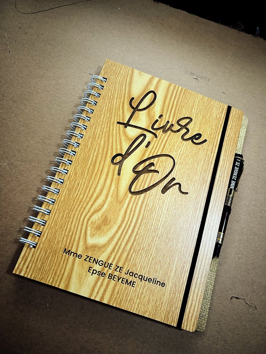 Afroxpackaging's tweet photo. Hello 😊
Alors avez-vous besoin d’un livre d’Or personnalisé pour vos cérémonies ce week-end. 
Vous pourrez y inscrire vos vœux de bonheur. #Lasercut #Wood https://t.co/8Qi4n7yHpX
