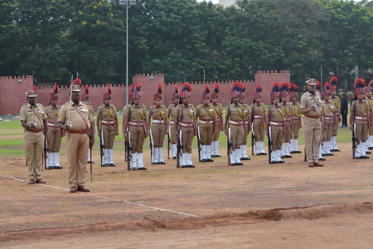 SP_GADCHIROLI's tweet photo. गडचिरोली पोलीस दलातर्फे पोलीस अधीक्षक कार्यालय येथे 78 व्या भारतीय स्वातंत्र्य दिन थाटात साजरा.
#independenceday #ShahidSmarak #ShahidJawan #india #Gadchiroli #flaghosting #gadchirolipolice #स्वातंत्र्यदिन #ध्वज़ारोहण #flaghosting_program #gadchirolipolicedal https://t.co/oVCBRXoyVr