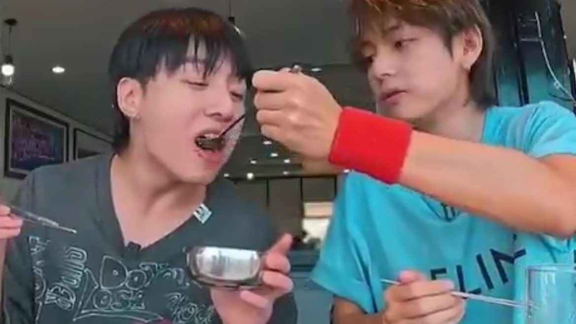 minikookv's tweet image. 🍜🍙🥢