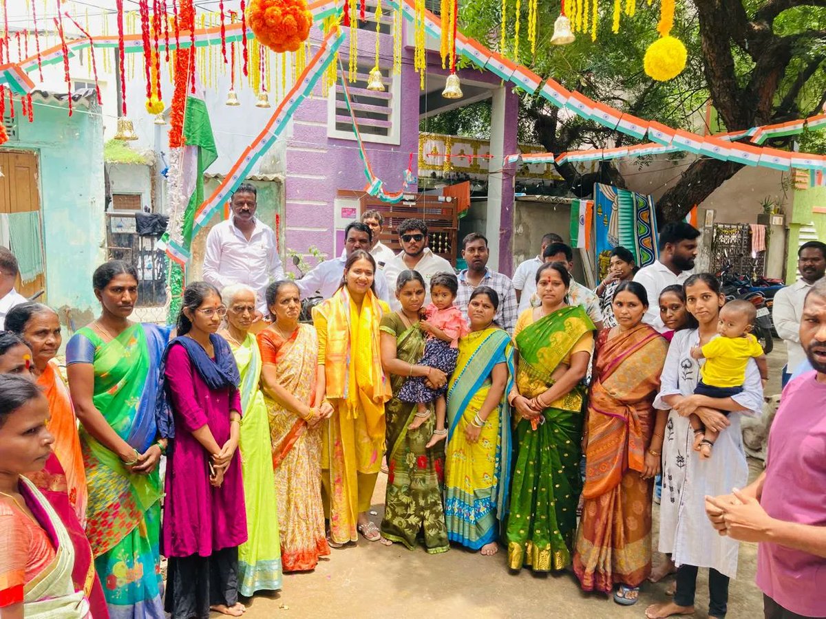 niveditha_BRS's tweet photo. 78వ స్వాతంత్య్ర దినోత్సవం పురస్కరించుకొని కంటోన్మెంట్ లో పలు చోట్ల జెండా ఆవిష్కరణ చేసిన బీ ఆర్ ఎస్ పార్టీ మహిళా నాయురాలు నివేదిత సాయన్న https://t.co/LKvGaAd9d8