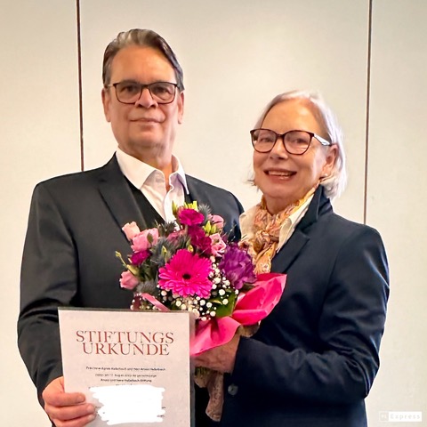 Gehörloses Ehepaar gründet Stiftung besonders zum Wohle gehörloser Menschen. Weitere Details über die Hintergründe und Ziele der Stiftung finden Sie in meinem Interview mit Armin Hasselbach auf deafservice.de. 
lifepr.de/pressemitteilu…