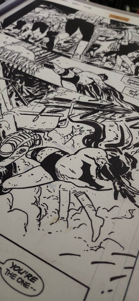 _Guizzz_'s tweet image. Oh my ! Just received this beauty ! Wasn't expecting such a mastodont but god what's inside is just crazy ! #Mazzuchelli is by far my favorite dc/marvel comic artist and if you feel the same as me you don't want to miss it !!
@IDWPublishing @sdunbier