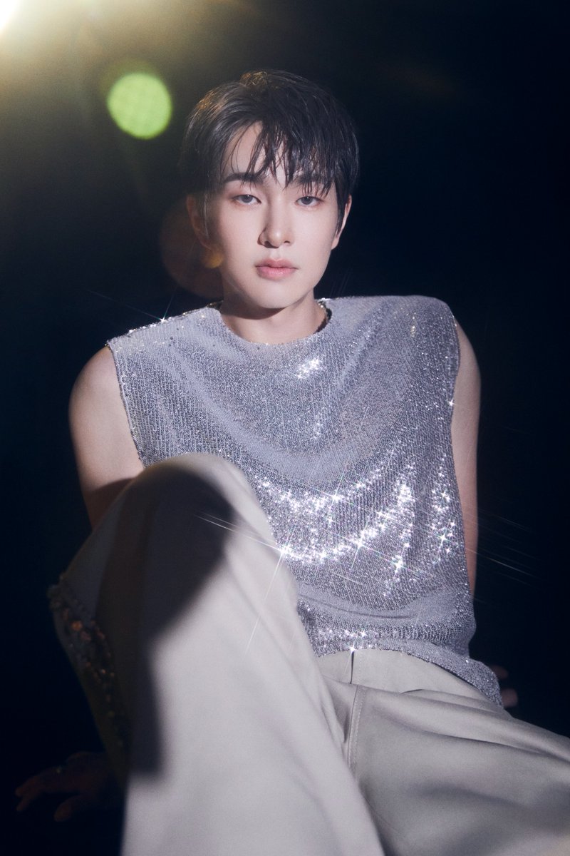 ONEW_GRIFFIN's tweet photo. ONEW 3RD EP [FLOW] 

Concept Photo
Friday 'Spotlight Serenade'

2024.09.03 6PM KST

#온유 #ONEW
#FLOW #ONEW_FLOW https://t.co/VyfOld25ao