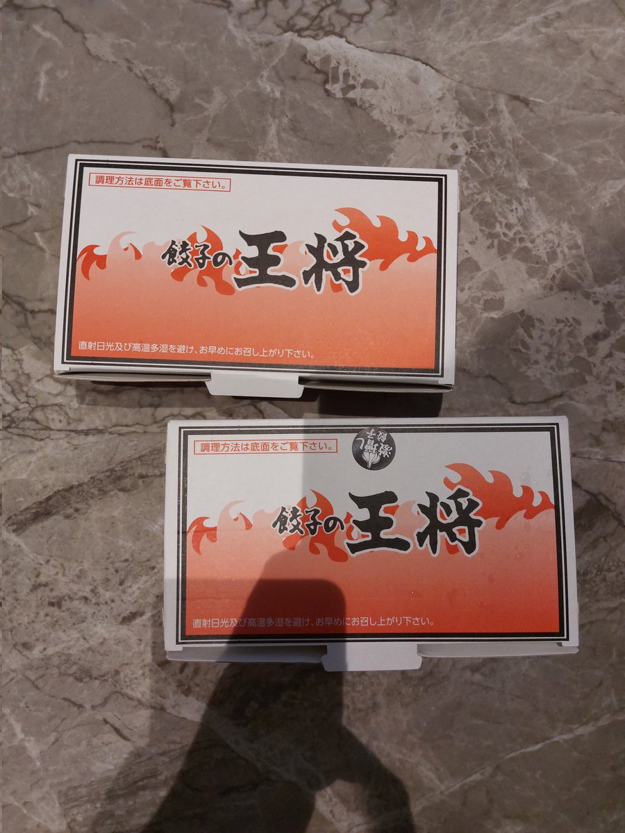 mental_river's tweet photo. 鉄フライパン使う時って火加減が重要だから火力調整難しいけど、
焼き加減成功したら格段��旨い！

晩酌のつまみは王将餃子で。

#王将
#晩酌
#鉄板餃子
#餃子 https://t.co/zRZW0biR2w