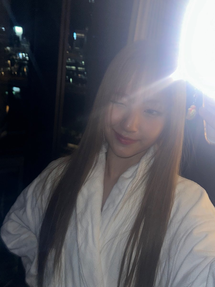 unisfan01's tweet photo. Magiging chef para ipagluto ang puppy princess na yan👩‍🍳🐶

#EverAfterSelcaDay #CURIOUS #UNIS #YUNHA #방윤하 https://t.co/DdFlF6uicV