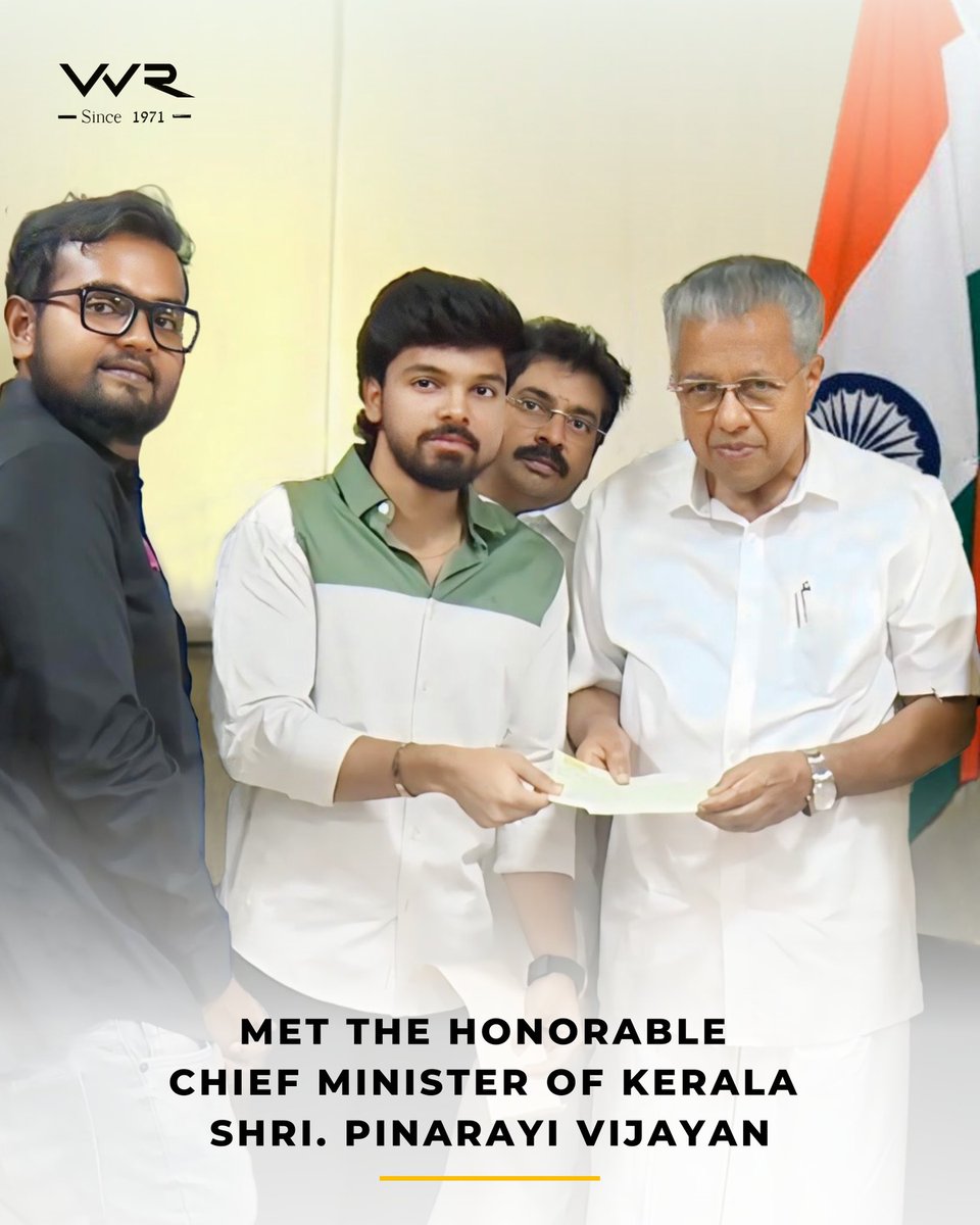 VVR_Oil's tweet photo. Our Chairman, TPV. Vaikundaraja, along with his sons, made a heartfelt contribution to Kerala’s Hon’ble CM, Mr. @pinarayivijayan. To aid the flood affected victims of #Wayanad. Together, we can make a difference 🤝

#WayanadDistressReliefFund #VVROil #ChekkuOil #TPVGroup https://t.co/1vFGXMvwqC
