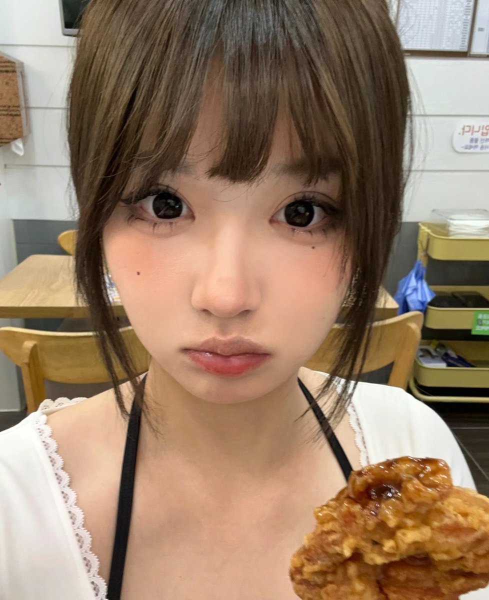 GOOD EVENING, MOOTS!! ✮⋆˙ I am having a blast today and I doubt I will upload any content, but here is very happy me enjoying the very delicious food for the celebration of my friend’s  birthday >ᴗ< anyways, byee for now!! ₊˚⊹♡