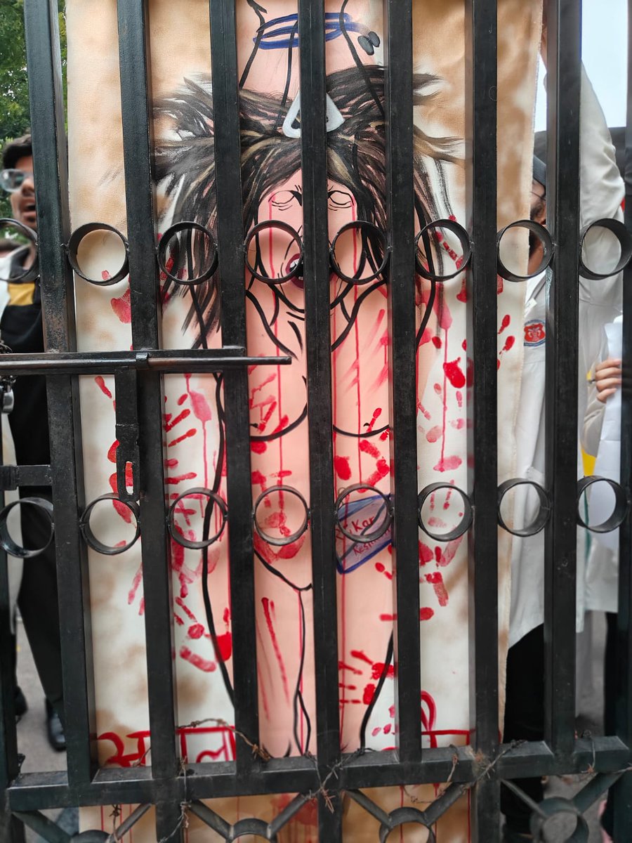 #justiceformoumita #यह_आज़ादी_झूठी_है #BengalHorror #kolkatadeathcase #justiceforRGkar
#justiceformoumitadebnath 
<a href="/MamataOfficial/">Mamata Banerjee</a> <a href="/derekobrienmp/">Derek O'Brien | ডেরেক ও'ব্রায়েন</a>  <a href="/PMOIndia/">PMO India</a> <a href="/abhishekaitc/">Abhishek Banerjee</a> <a href="/DrNirmalMajhi1/">Dr Nirmal Maji ডাঃ নির্মল মাজি</a> <a href="/mic_soumen/">Saumen Kumar Mahapatra</a>
<a href="/bbcworld/">BBC News (World)</a>
<a href="/wionews/">WION</a>
<a href="/timesofindia/">The Times Of India</a>
<a href="/thenewyorktimes/">Adam</a>
<a href="/BreakingNews/">Breaking News</a>
<a href="/GuardianNews/">Guardian news</a>