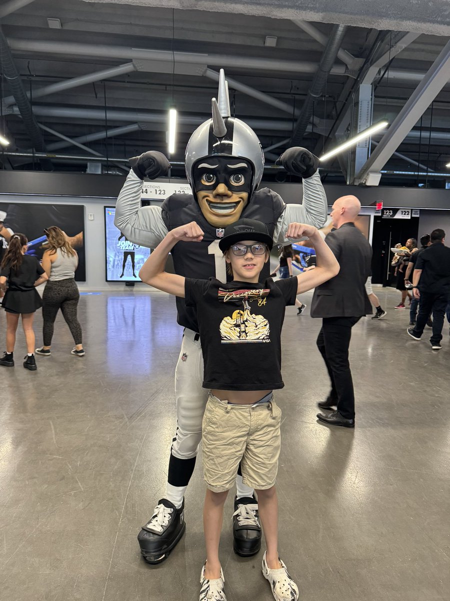 eggohead72's tweet photo. @Val_Sommer Grandson liked it.. https://t.co/o6B4srHXwy