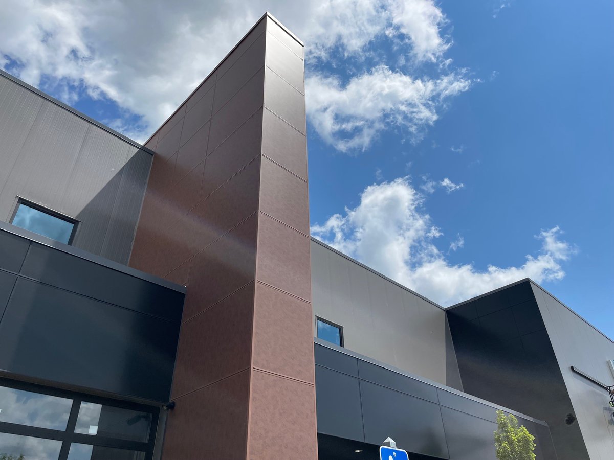 Project Spotlight on Graham Rahal Performance &amp; Rahal Ducati in Zionsville, IN! 

20,000 square feet of Omega-Lite® installed in Laminators' 1-Piece, Tight-Fit Molding installation system

When quality and performance matters, choose Omega-Lite ACM!