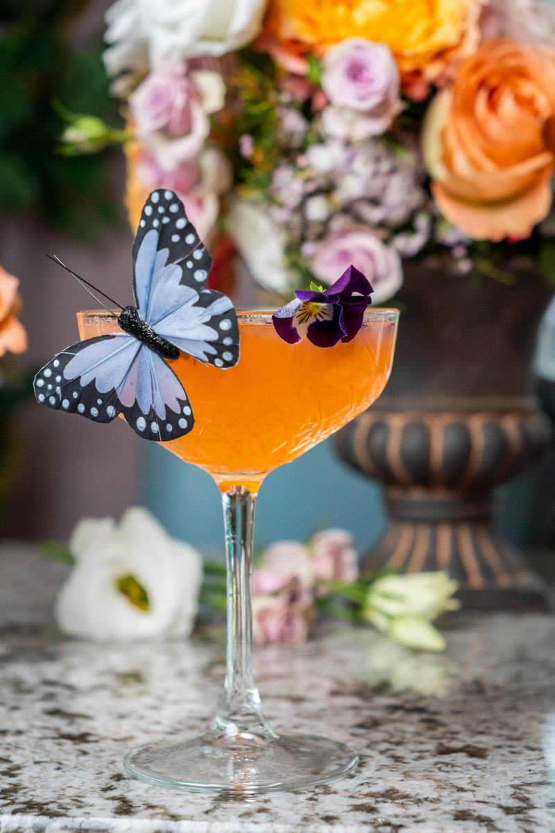 Kick off the weekend with some signature cocktails at our restaurant and bar!

Cheers to good times and great company🍸🎉

#sketchcork #fridaycocktails #corkcity #weekendvibes #mixology