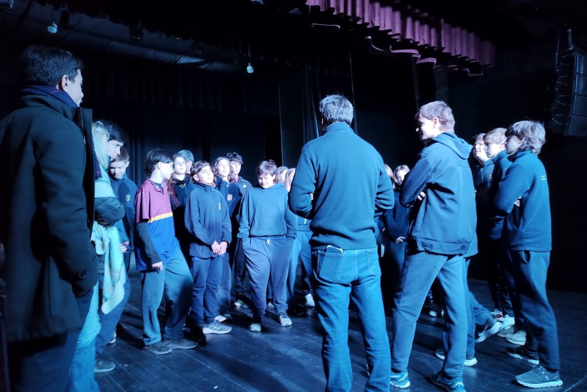 🚶‍♀️Visita guiada con el Colegio Los Robles

⛪️Recorrimos el #CascoHistórico, donde se concentran los principales atractivos históricos, religiosos y culturales de nuestra ciudad.
🎭También visitamos el Teatro Municipal Ángel Alonso.

 ➡️ tinyurl.com/3cby3s9w

#PilarTurismo