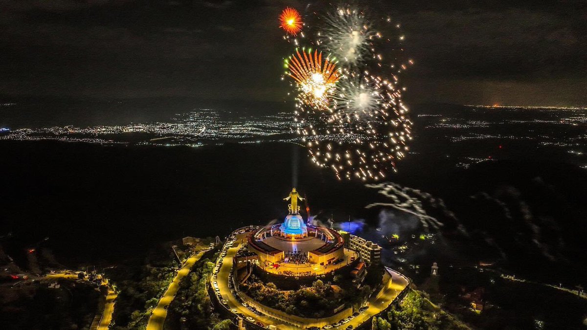 urielesqueda4's tweet photo. ¡ESPECTACULAR! ❤️

Se estrenó nuevo sistema de iluminación en el cerro del cubilete en Silao, Guanajuato 🇲🇽

¡VIVA CRISTO REY! https://t.co/XzR8RqzUdB