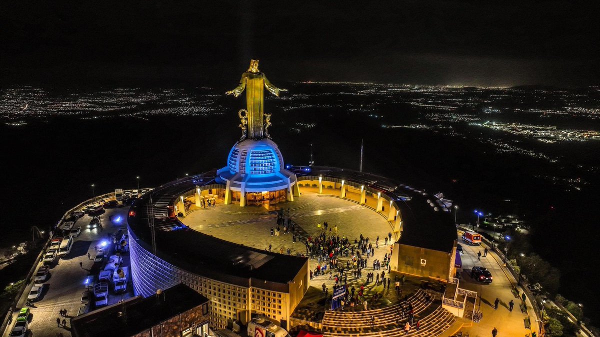 urielesqueda4's tweet photo. ¡ESPECTACULAR! ❤️

Se estrenó nuevo sistema de iluminación en el cerro del cubilete en Silao, Guanajuato 🇲🇽

¡VIVA CRISTO REY! https://t.co/XzR8RqzUdB