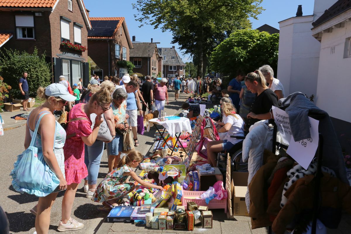 Op Vlegeldag organiseren we weer een grote kindervlooienmarkt. De kaartverkoop hiervoor vindt plaats op woensdagmiddag 21 augustus 2024 tussen 15:00 en 17:00 uur in de Commanderij aan de Commandeursweg 44 te Bennekom. Zorg dat je erbij bent! 😉
