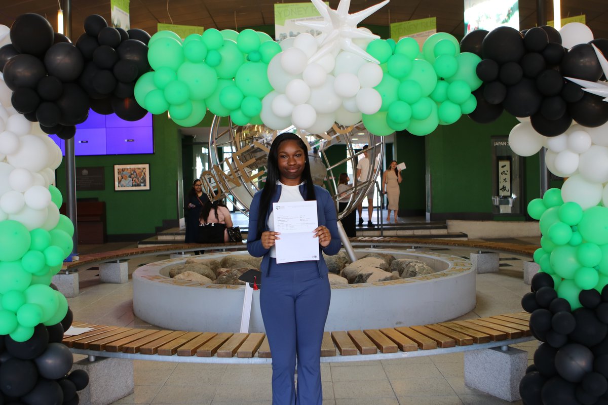 lbbdcouncil's tweet photo. Some #srssuccess this results day! @SydneyR_School
Amanda (first image) and Angela (second image) are both off to the University of Birmingham!
Amanda will be studying Business Management π
Angela will be studying Economics π
We wish them luck in their future studies! https://t.co/y4RqpEeXwL