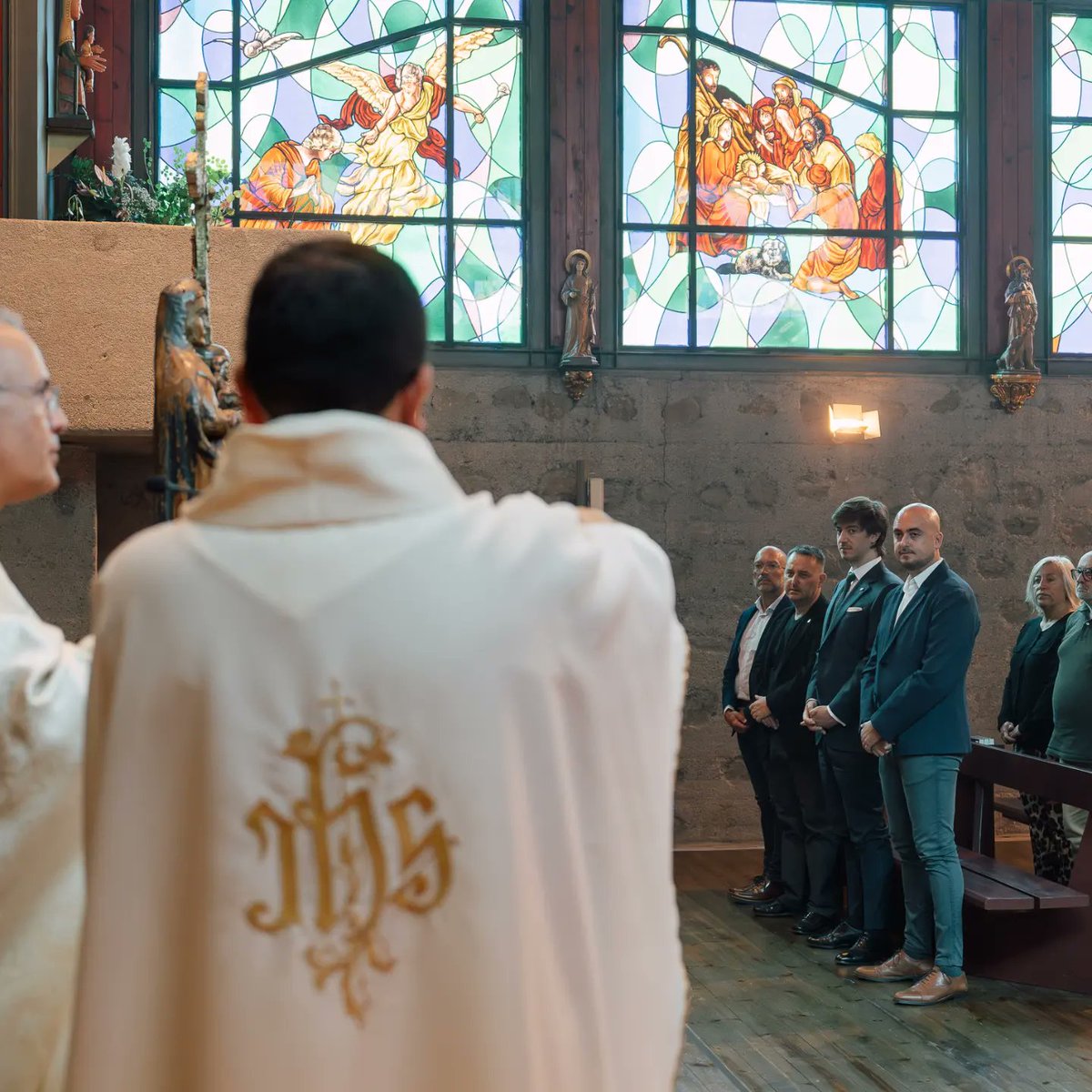 ComuEncamp's tweet photo. ⛪️ MISSA DE LA MARE DE DÉU ⛪️
😍 Enguany ha estat presidida per la talla ja restaurada de la Mare de Déu del Roser! Un dels béns històrics més antics de la parròquia.
📰 La programació completa a https://t.co/rltGAInckX
#Encamp #FestaMajorEncamp #ComuEncamp #FestesEncamp https://t.co/lKawr42cJZ