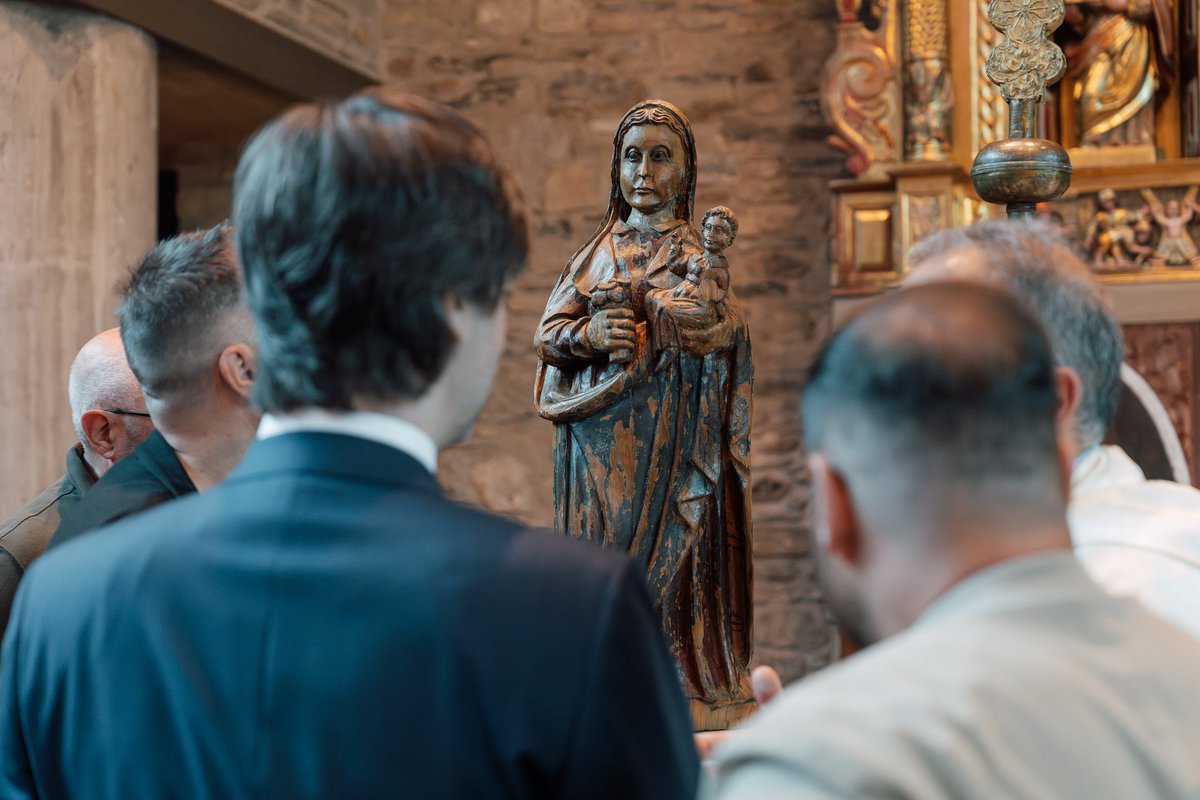 ComuEncamp's tweet photo. ⛪️ MISSA DE LA MARE DE DÉU ⛪️
😍 Enguany ha estat presidida per la talla ja restaurada de la Mare de Déu del Roser! Un dels béns històrics més antics de la parròquia.
📰 La programació completa a https://t.co/rltGAInckX
#Encamp #FestaMajorEncamp #ComuEncamp #FestesEncamp https://t.co/lKawr42cJZ