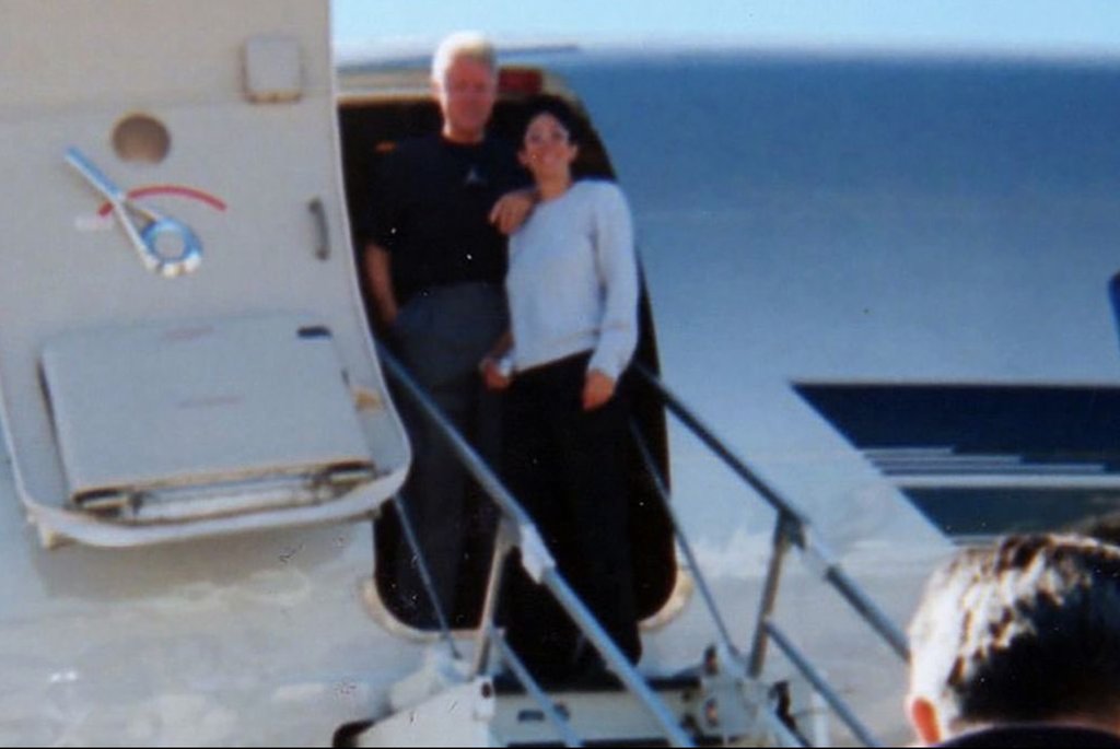 TrevorL415's tweet photo. Bill N Ghis
#GhislaineMaxwell #Ghis #BillClinton #Pedos https://t.co/f1WBlHr74M