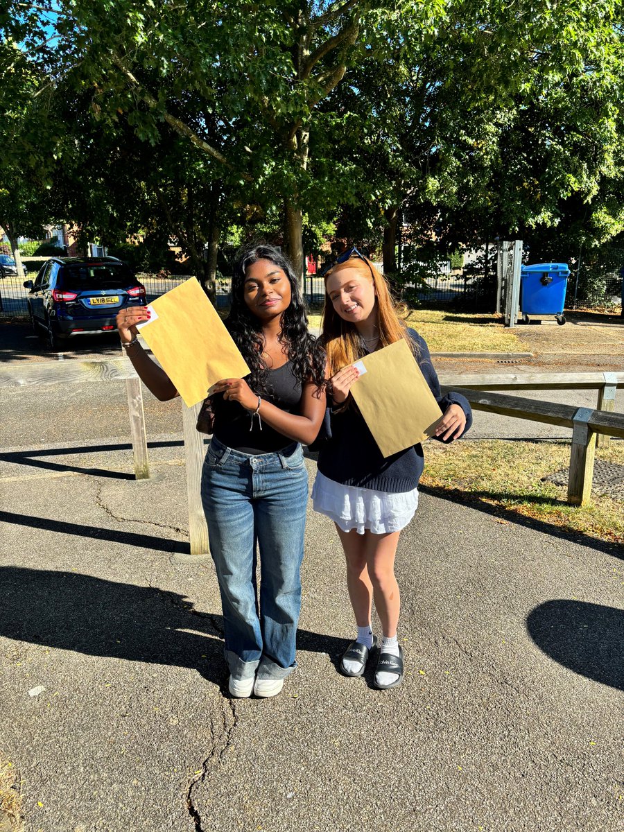 We are pleased to announce the excellent 2024 A-level and BTEC results achieved by students at <a href="/EpsomEwellHigh/">Epsom & Ewell High</a> and <a href="/teddingtonschl/">Teddington School</a>. Read more here: bourne.education/406/news/post/…
#EducationExcellence #Year13Results #StudentSuccess