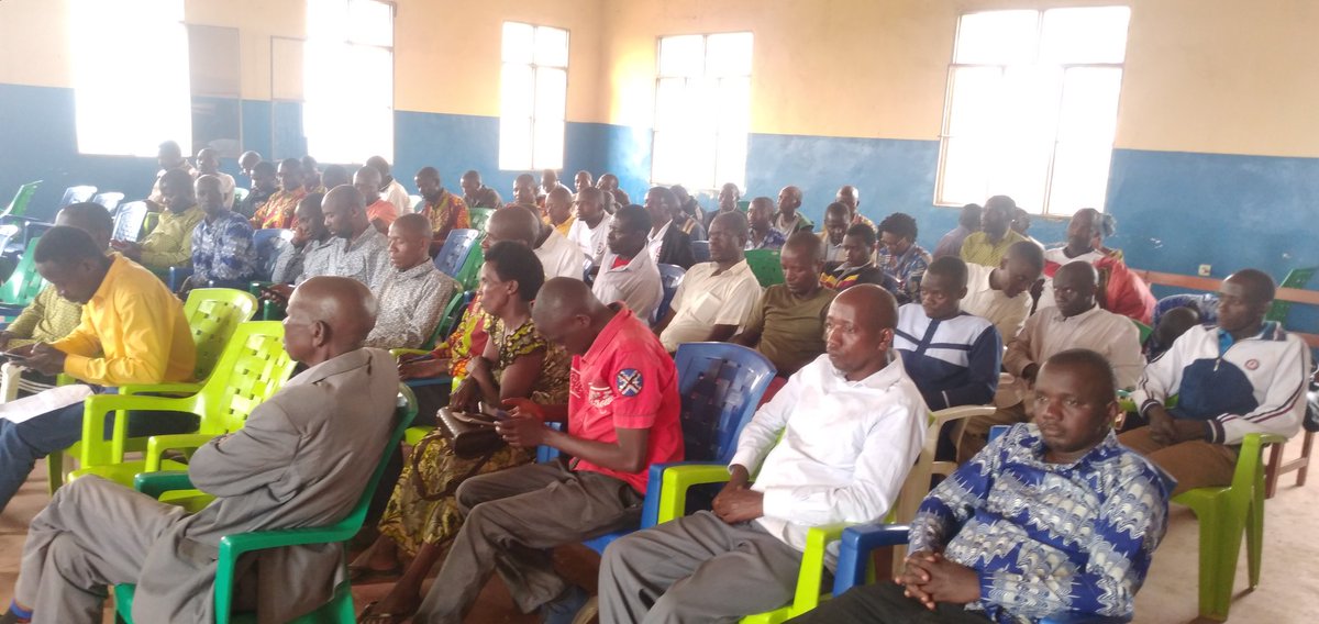 CommuneRutegama's tweet photo. @CommuneRutegama yatunganije irimbura ry'ibikorwa vyaranguwe n'abanyeshure mu buruhuko bwo mu ci.Abitavye inama ni abayobozi abakuru b'imitumba,abafundi b'indimo n'ababakwirikiranye abanyeshure.Basanze vyagenze neza naho utunenge tutabuze.@MuramvyaProv
@MininterInfosBi https://t.co/ixP0n3NgeL