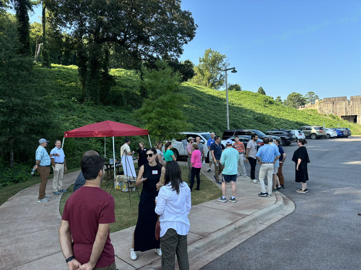 ULIAlabama's tweet photo. Great crowd assembled for this morning’s walking tour of the High Ore Line Trail at Red Mountain Park. Thank you Sain Associates for the tailgate tent and ice cold water! Coming up: Carolyn Buck, Freshwater Land Trust and Alicia Bailey, Sain Associates! https://t.co/v9Zv1MLYbP