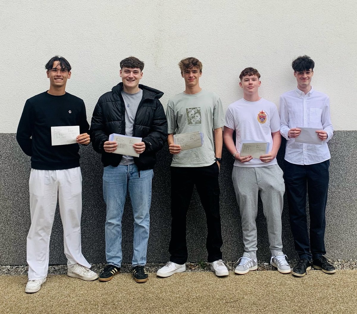 Altrincham Today (@altrinchamtoday) on Twitter photo A LEVEL RESULTS: 40% of the total grades achieved by pupils at St Ambrose College in Hale Barns were A* or A, up 10% on 2023.
Four students - George Donne, Joseph Daly, Conor Halpenny and Ben Hartigan - achieved A* in all A-level subjects:
<a href="/StAmbroseColl/">St Ambrose College</a> A LEVEL RESULTS: 40% of the total grades achieved by pupils at St Ambrose College in Hale Barns were A* or A, up 10% on 2023.
Four students - George Donne, Joseph Daly, Conor Halpenny and Ben Hartigan - achieved A* in all A-level subjects:
<a href="/StAmbroseColl/">St Ambrose College</a>