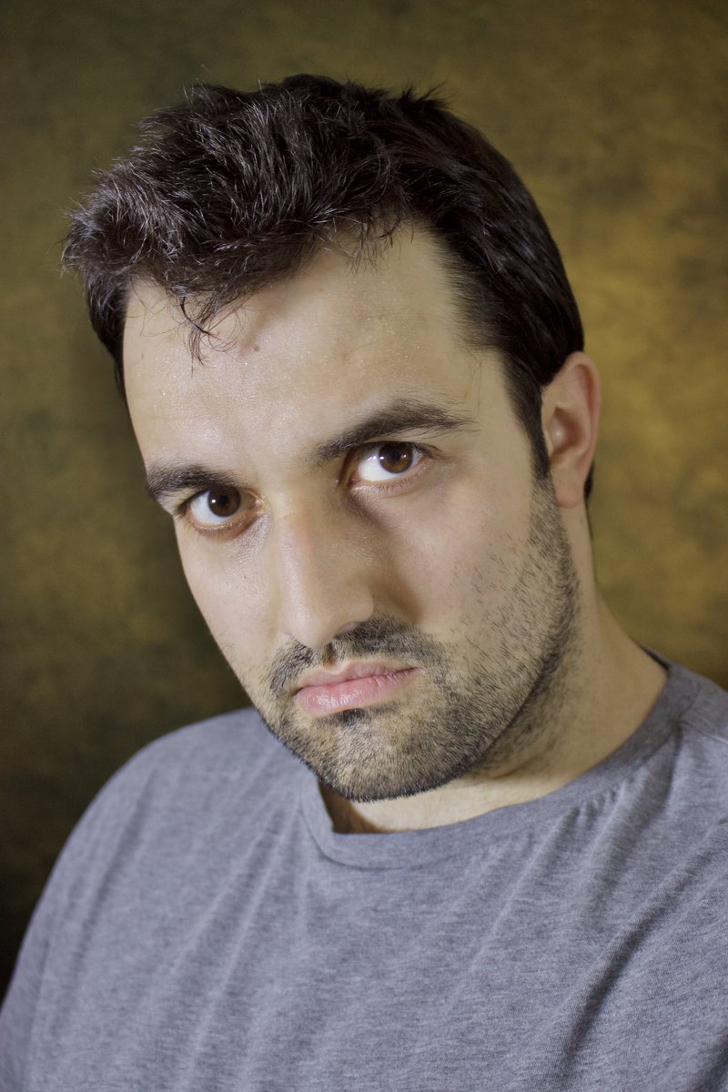 MartynLukeAct's tweet photo. A quiff with stubble for this round of headshots 😁 Only shaved last week! 😂❣️
#actorslife #headshots #growsfast #quiff #stubble https://t.co/7LkP60OJgv