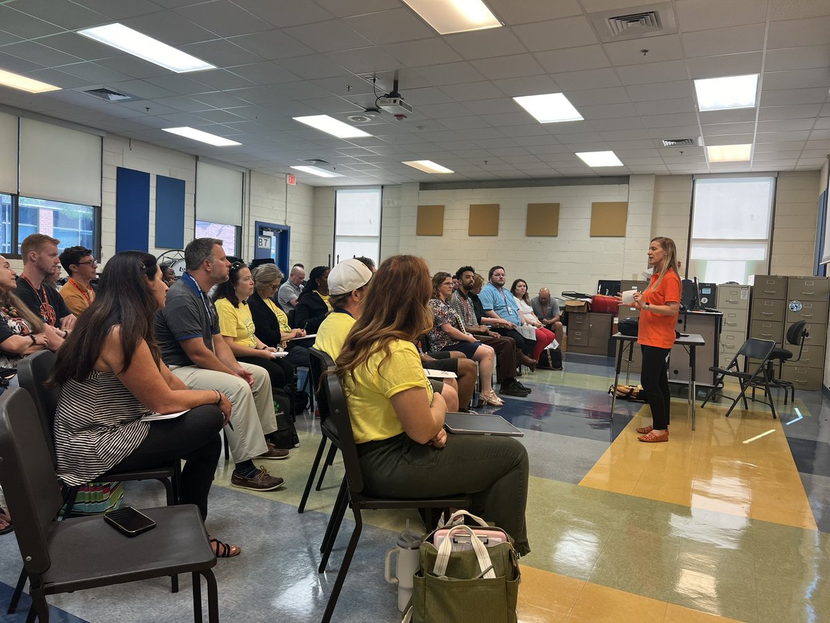 Mr_Friedman1's tweet photo. @TabbMSfamily very own Mrs. Andrews leading an ed camp on flexible groupings and students support! @AmourMickel @MrJWorkman @MrsShoun #YCSDMiddleSchoolMagic https://t.co/8xrIezpBhU