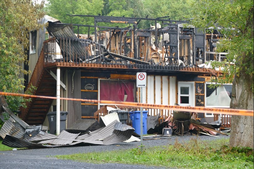 EnBeauce.com (@enbeauce) on Twitter photo 📢 La Sûreté du Québec enquête présentement sur l’incendie qui a détruit un bâtiment résidentiel de Saint-Georges ce mercredi soir
📲 Lisez l’article complet ici : enbeauce.com/actualites/fai…
#SaintGeorges #Québec #Actu #Locale #RégionBeauce #FaitsDivers #Incendie <a href="/sureteduquebec/">Sûreté du Québec</a> 📢 La Sûreté du Québec enquête présentement sur l’incendie qui a détruit un bâtiment résidentiel de Saint-Georges ce mercredi soir
📲 Lisez l’article complet ici : enbeauce.com/actualites/fai…
#SaintGeorges #Québec #Actu #Locale #RégionBeauce #FaitsDivers #Incendie <a href="/sureteduquebec/">Sûreté du Québec</a>