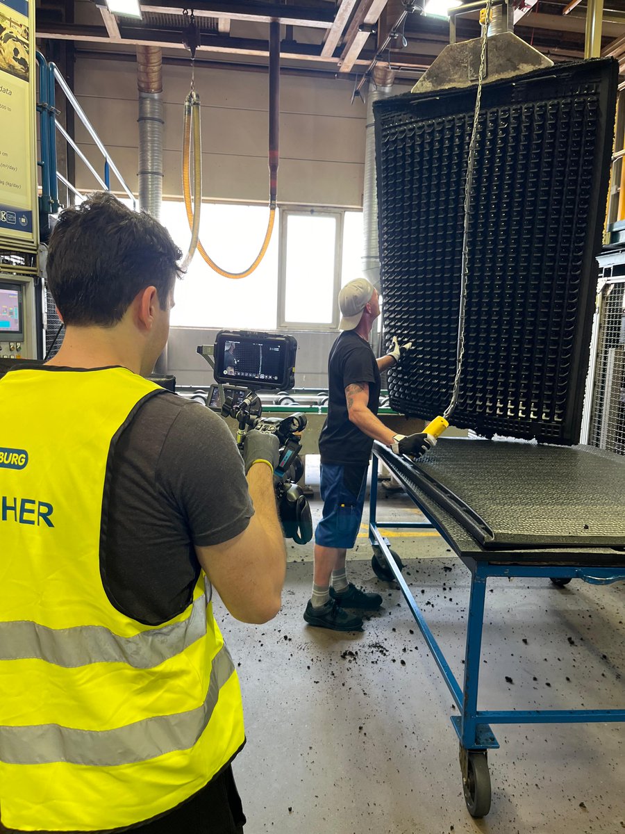 We interviewed #agricultural leader of the #manufacturingindustry , and how they combine the practical with the #sustainable. 🌏 Gummiwerk KRAIBURG Elastik were a pleasure to work with!

#onset
#BehindTheScenes 
#production 
#Filmmaking 
#media