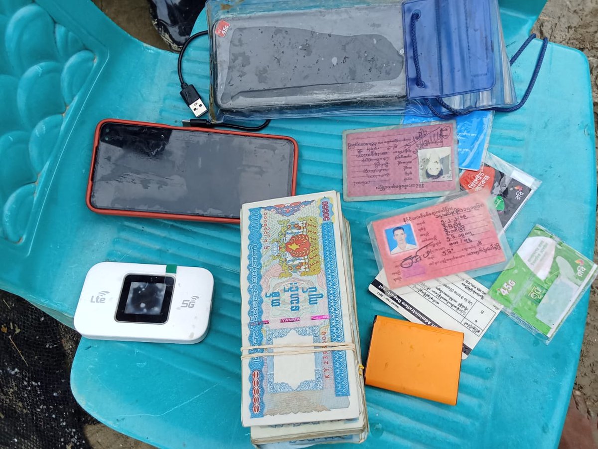 Four Myanmar BGP arrived today in
Bangladesh from the genocide zone of Rohingya where they killed
Thousands of Rohingya in Arakan.
<a href="/AJEnglish/">Al Jazeera English</a>