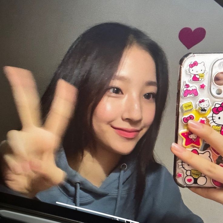 arilvunis's tweet photo. First and last bago mag'IA 🫣 

#EverAfterSelcaDay #CURIOUS #UNIS #YUNHA #방윤하 https://t.co/sDGtLWduO5