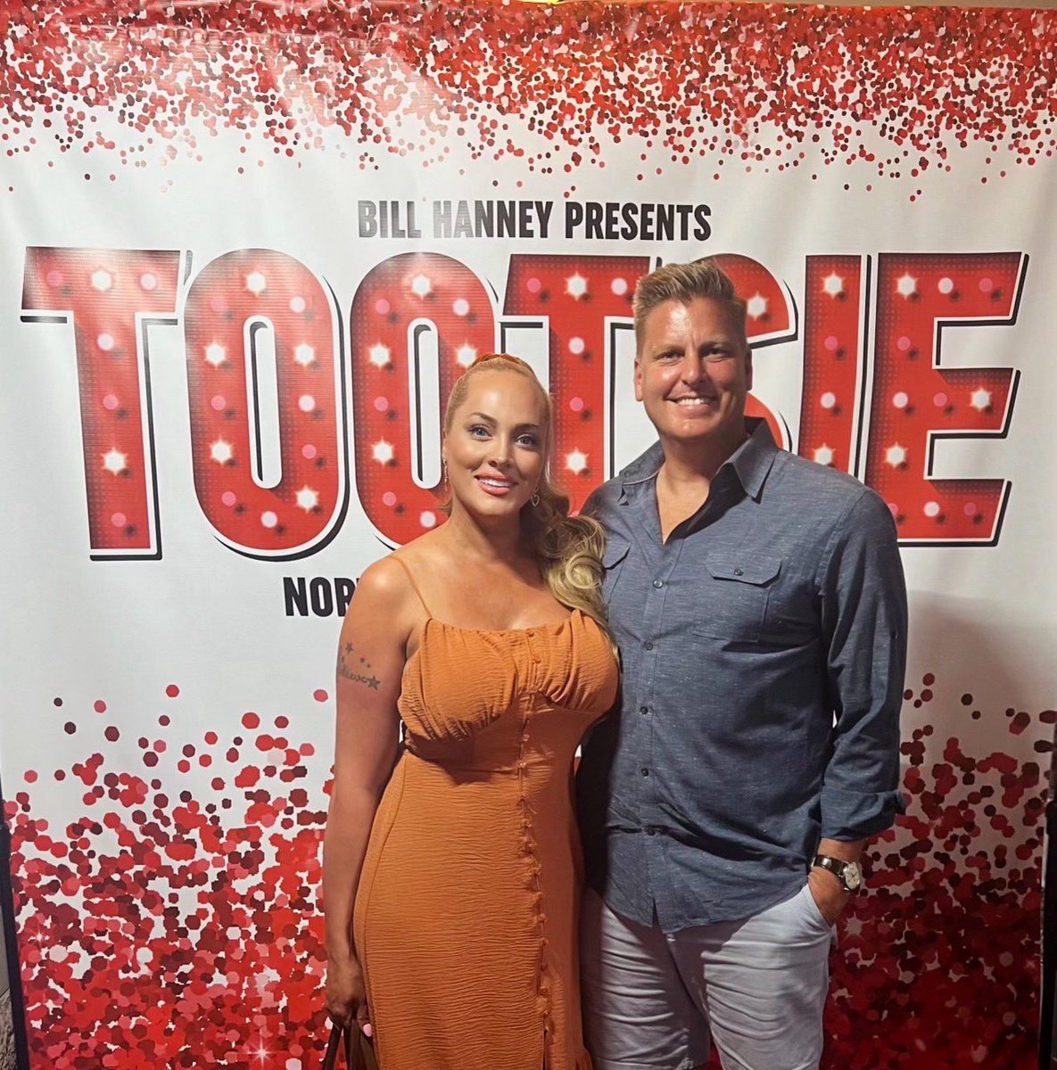afflickdavid's tweet photo. Had a blast at Opening Night for “Tootsie” at the North Shore Music Theatre! Hilarious, heartfelt and joyful! Perfect summer evening of theatre! ❤️ ⭐️ https://t.co/B6ExAuRoJZ
