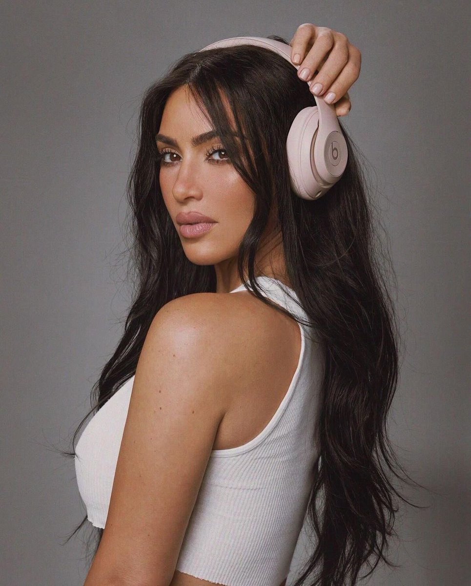 PopCrave's tweet image. Kim Kardashian collaborates with Beats by Dre to launch her own headphone collection, ‘BEATS X KIM.’