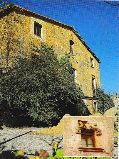 Ca l'Esquerrer (1572) és una desconeguda masia de La Marina de #LHospitalet ubicada a tocar de #Cornellà. #PatrimoniLH protegit, abans envoltada de camps i avui envoltada per pàrquings de camions, és un testimoni excepcional del passat agrícola de la ciutat. Ctra. del Mig, 267