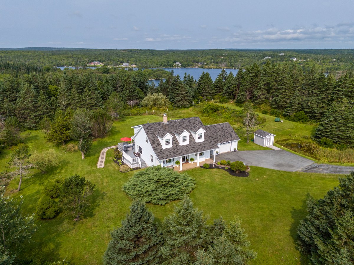 viewpoint_ca's tweet image. $624,900 | For Sale
3 Beds | 2 Baths | 2,132 sq. ft.
653 Ketch Harbour Road, Portuguese Cove

Nestled in a small enclave of homes, this lovely updated cape cod style property is ready for new owners.

Listed by ViewPoint Realty agent Janice Bayer
viewpoint.ca/cutsheet/20241…