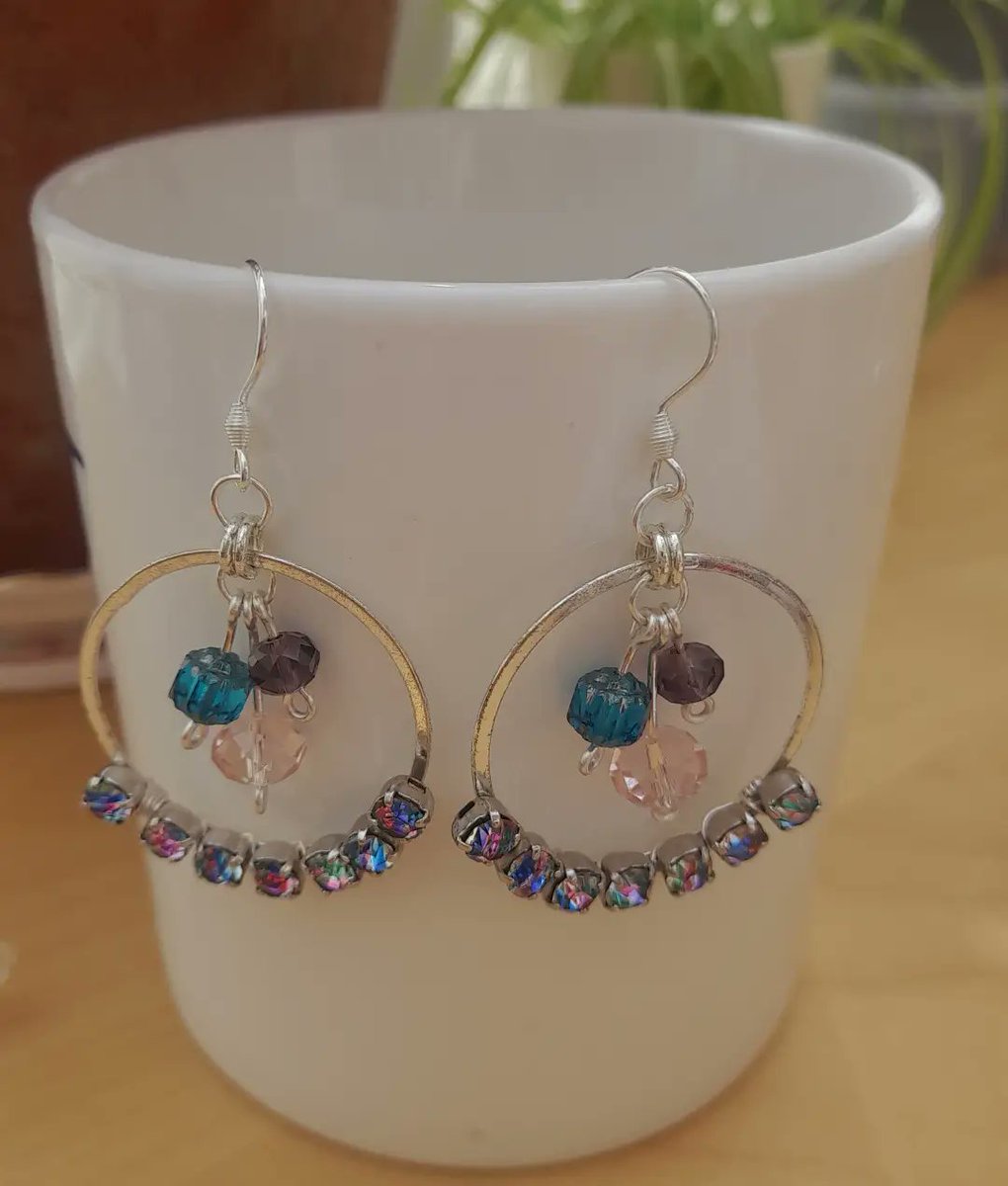 Reuse...
Still recycling!
#reuse #brokenjewellery #charityshopfinds