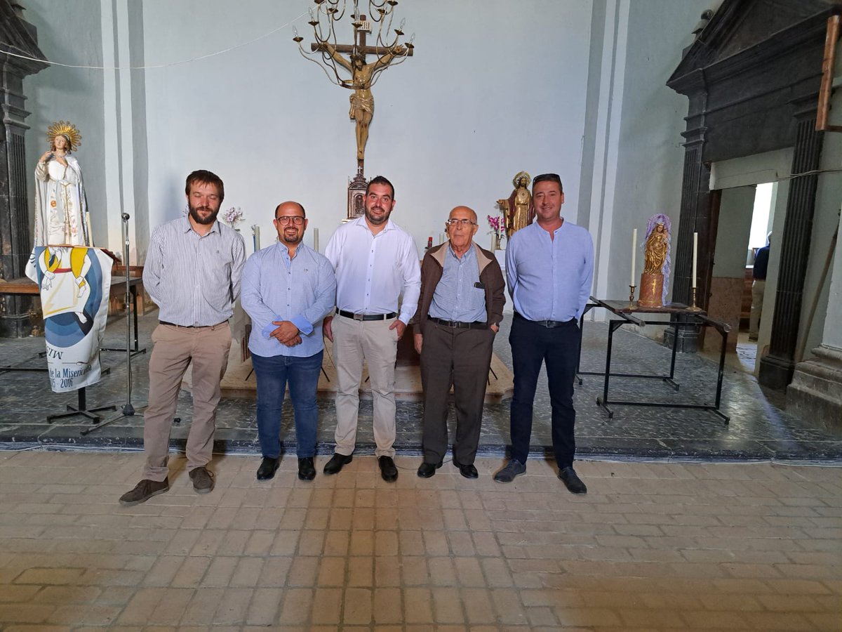 AlbertoXAragon's tweet image. Celebrando las fiestas en honor a la Virgen de la Asunción de #CañadadeBenatanduz con su alcalde, Ángel Eduardo López, el de#Tronchón y el presidente de la #ComarcaDelMaestrazgo.
731xAragón