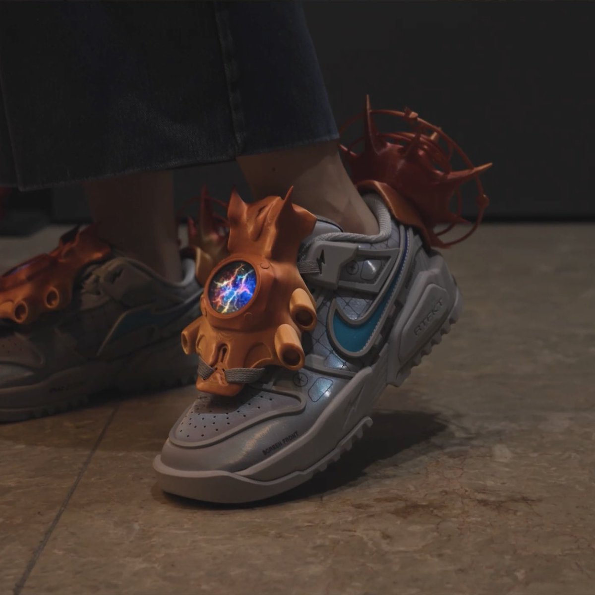 JuhreeJ's tweet photo. I equipped the mod for @RTFKT's Dunk. The concept features an engine gear to open a portal to the metaverse and a plasma booster symbolizing power.
In recent years, I’ve focused more on the digital ecosystem, but lately, I’ve been fascinated with projects connect IRL &amp; virtual... https://t.co/ya9EgDuz3X