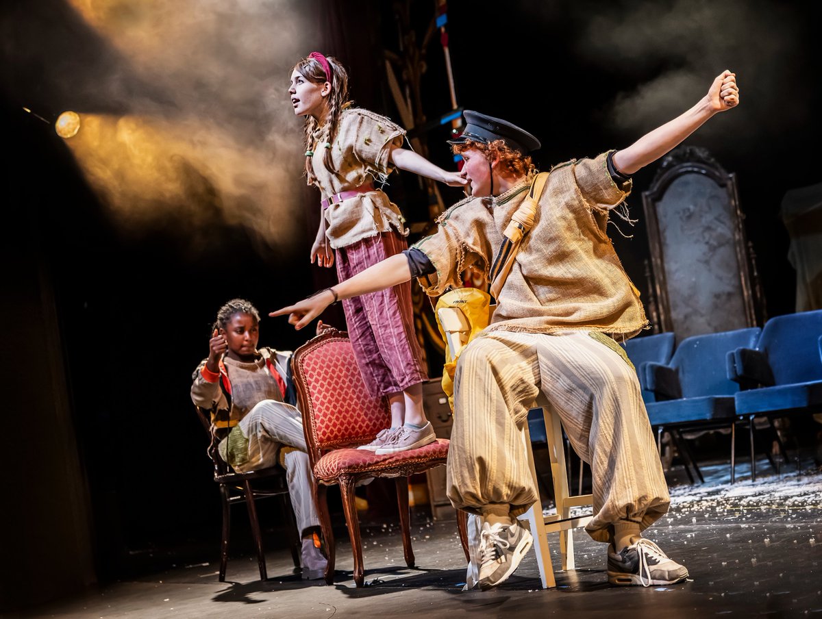 Nottingham Playhouse (@nottmplayhouse) on Twitter photo Ahead of press night, stunning images of #TheTrials by <a href="/peachyraith/">Pamela Raith</a>. Best wishes to our fabulous cast.
This gripping intergenerational climate showdown by <a href="/wiggedy/">Dawn King</a> is Directed by <a href="/thebreadbinman/">Omar Khan</a> & <a href="/Hannahlucystone/">Hannah Stone</a>, Designer @mariajaneterry.
bit.ly/NPTrials Ahead of press night, stunning images of #TheTrials by <a href="/peachyraith/">Pamela Raith</a>. Best wishes to our fabulous cast.
This gripping intergenerational climate showdown by <a href="/wiggedy/">Dawn King</a> is Directed by <a href="/thebreadbinman/">Omar Khan</a> & <a href="/Hannahlucystone/">Hannah Stone</a>, Designer @mariajaneterry.
bit.ly/NPTrials