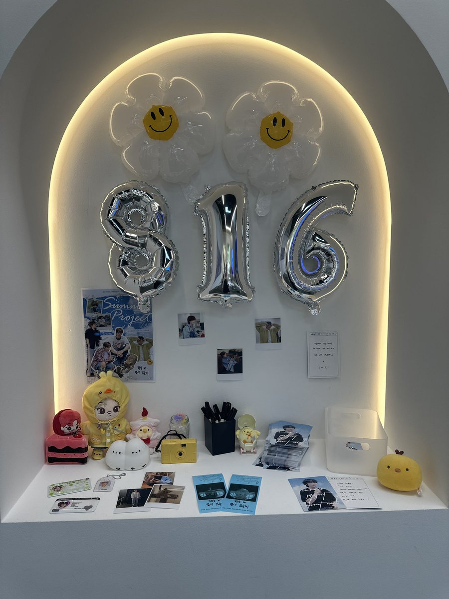 이제 집 도착해서 씻고 누웟으니 탐라보면서 한번 더 힐링하구 자야지... 생일카페도 2군데 다 갓다오고 생일팬미팅까지 오늘은 힐링데이-🫶🏻