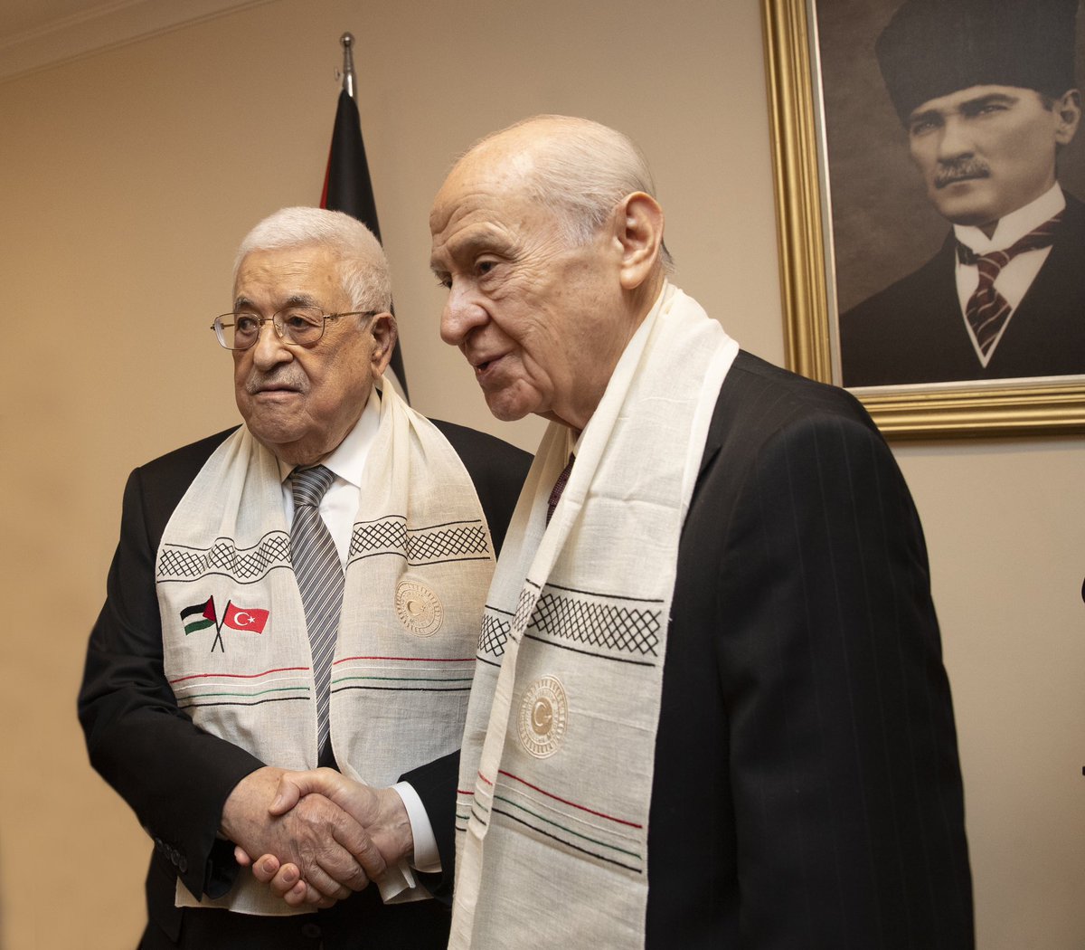 Liderimiz Sayın Devlet Bahçeli, Filistin Devlet Başkanı Mahmud Abbas ile TBMM’de bir araya geldiler.