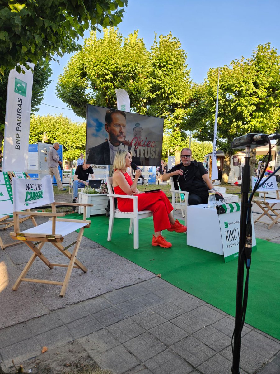 kajutex's tweet photo. Miłości do filmu NIGDY W ŻYCIU nie skończyła się benzyna na Moście Świętokrzyskim. Wczoraj na Molo w Sopocie oglądało go 500 osób - i Judyta (mama dała jej imię na cześć filmowej) A wcześniej fajna rozmowa z #ArturŻmijewski Dzięki #kinoletniebnpparibas 🎞️☀️💯
Pozdro @Podcastex_ https://t.co/PeDqgdGG5k