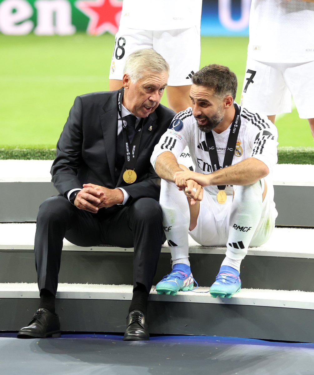 _BeFootball's tweet photo. Dani Carvajal 🇪🇸 depuis janvier :

▫️1 match perdu
▫️5 trophées remportés  

𝗠𝗲𝗶𝗹𝗹𝗲𝘂𝗿 𝗹𝗮𝘁𝗲́𝗿𝗮𝗹 𝗱𝗿𝗼𝗶𝘁 𝗱𝗲 𝗹’𝗵𝗶𝘀𝘁𝗼𝗶𝗿𝗲. https://t.co/6Ybp2jwNOl