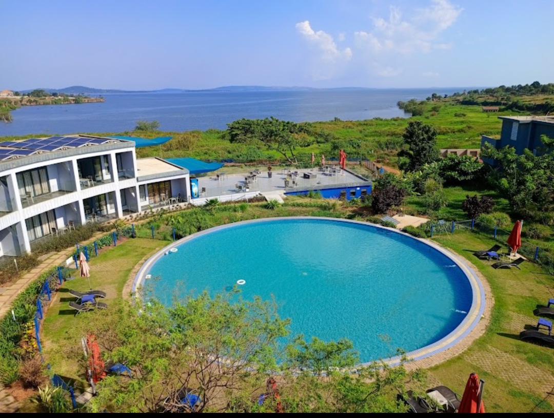 Ugaman01's tweet photo. Hotel for sale in Uganda 🇺🇬 

This hotel is located off Entebbe Express Highway

Plot size: 4 acres 

Features include:
Private beach front | Spa | Wedding Venue | Luxe Hotel Rooms | Restaurant | Near the golf course 

Price: $3,950,000
DM for Details 
#KOX #NOX #UOX https://t.co/MepKtJooX2