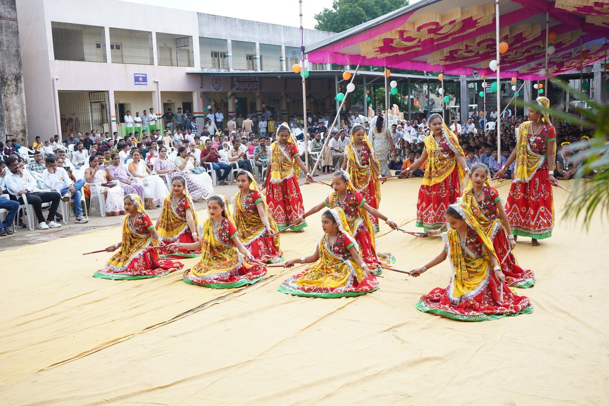 HARESH963's tweet photo. માન. પ્રાંત અધિકારી સાહેબશ્રી ઝગડીયા ના અધ્યક્ષ સ્થાને તાલુકા કક્ષાનો 78મોં સ્વતંત્રતા પર્વ કપલસાડી ગામે યોજાયો.
@CollectorBharch 
@DDOBHARUCH1 
@SDMJhagadia 
@jhaghadiya https://t.co/R99ze97yen