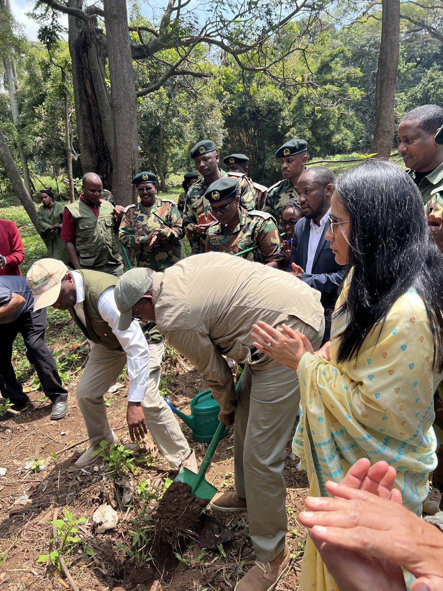 SWJacksonUN's tweet photo. Helping the #environment & marking #IndiaIndependenceDay today in #Kenya planting trees with HE @IndiainKenya HC Namgya Khampa & HE CS @HonAdenDuale #PandaMiti https://t.co/BOQtyIQ917